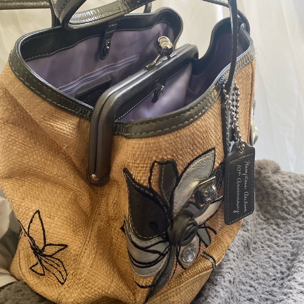 Coach - Picture 15 of 16